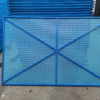 建筑外圍防墜落爬架安全網(wǎng)與通訊設(shè)備的協(xié)同應(yīng)用與安全管理